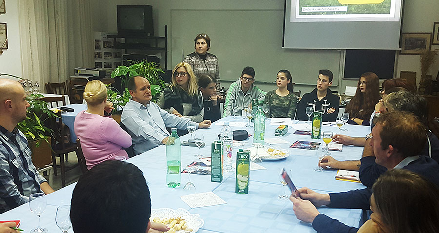 Dr. Zoran Zoričić sa porečkim srednjoškolcima u MBO 2015.